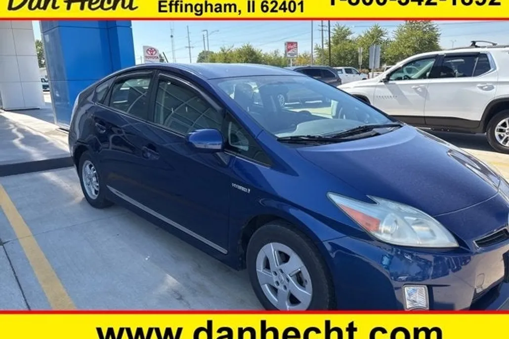 2011 Toyota Prius Three photo 1