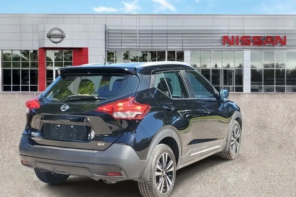 2019 Nissan Kicks SR photo 1