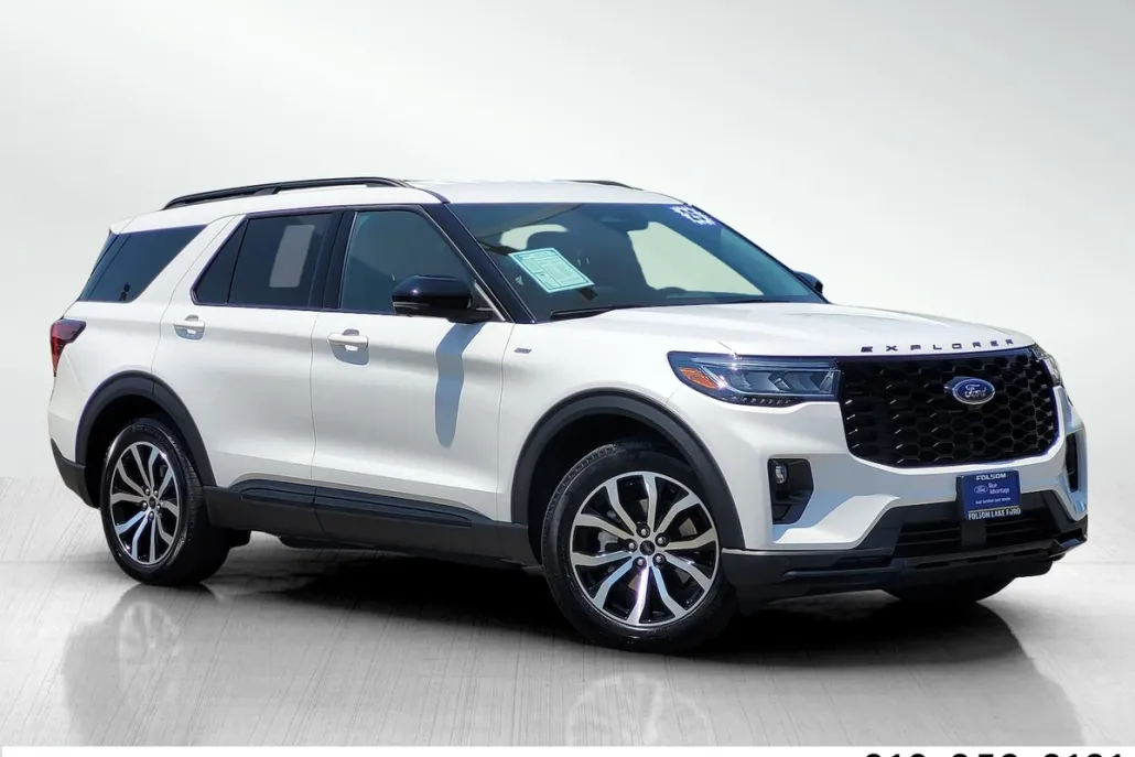 2025 Ford Explorer ST-Line photo 1