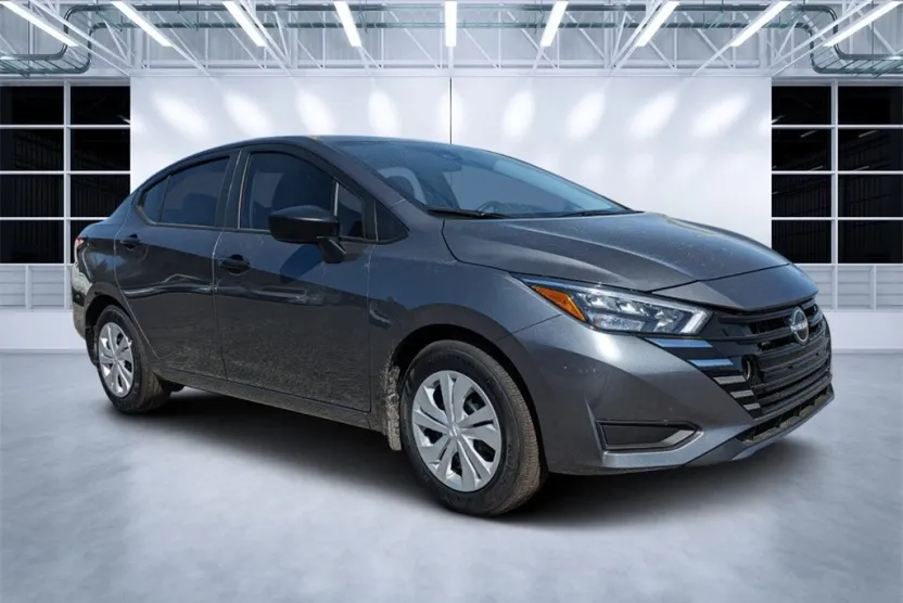 2025 Nissan Versa 1.6 S photo 1