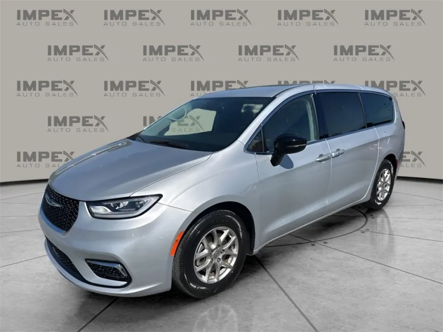 2024 Chrysler Pacifica Touring L photo 1