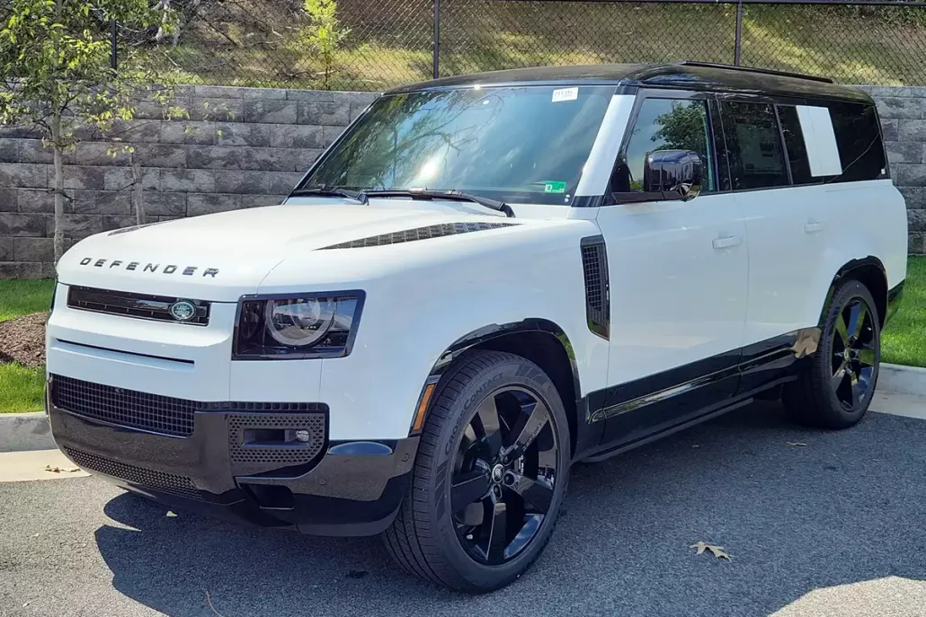 2025 Land Rover Defender 130 V8 photo 1