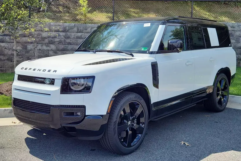 2025 Land Rover Defender 130 V8 photo 1