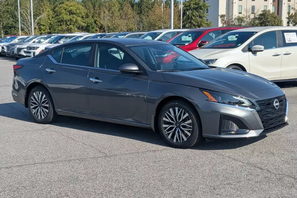2025 Nissan Altima 2.5 SV photo 1