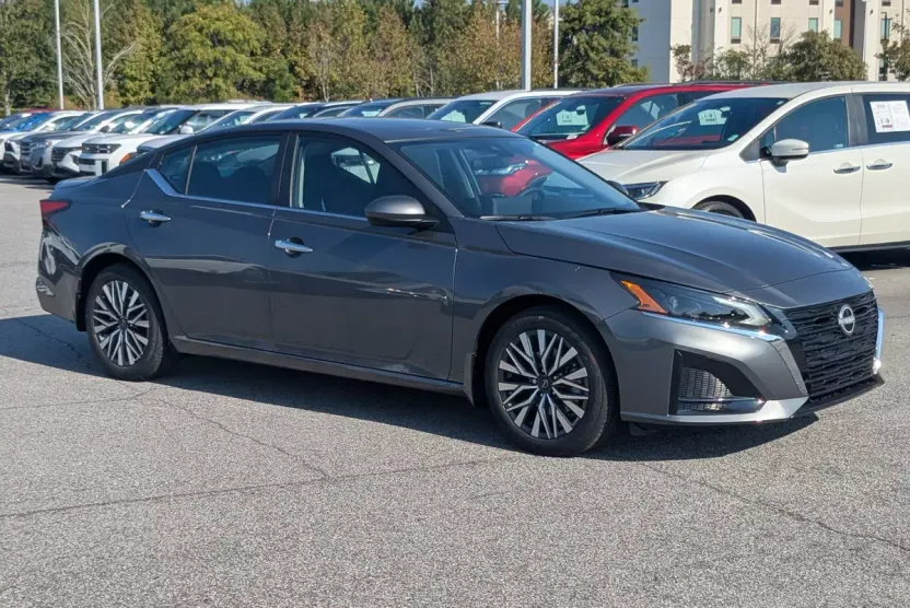 2025 Nissan Altima 2.5 SV photo 1