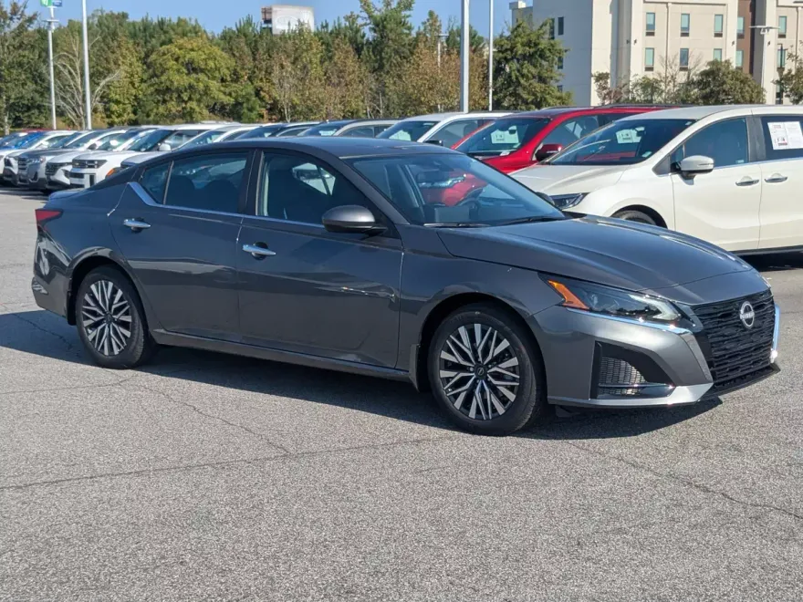 2025 Nissan Altima 2.5 SV photo 1