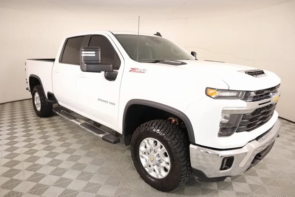 2024 Chevrolet Silverado 2500HD LT photo 1