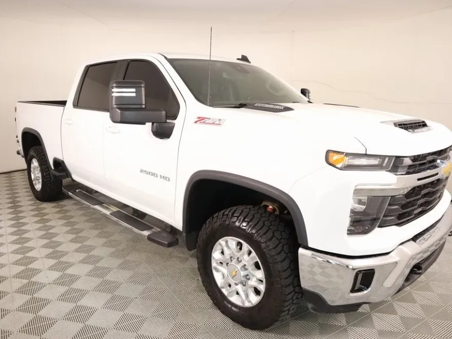 2024 Chevrolet Silverado 2500HD LT photo 1