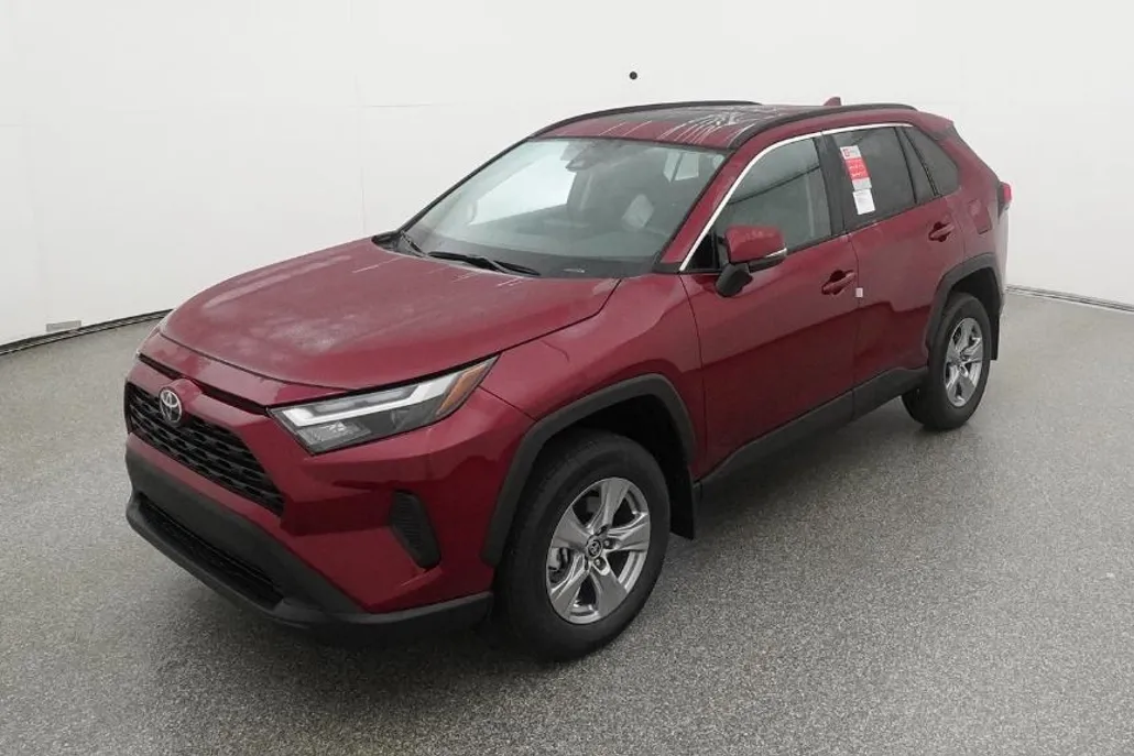 2025 Toyota RAV4 XLE photo 1