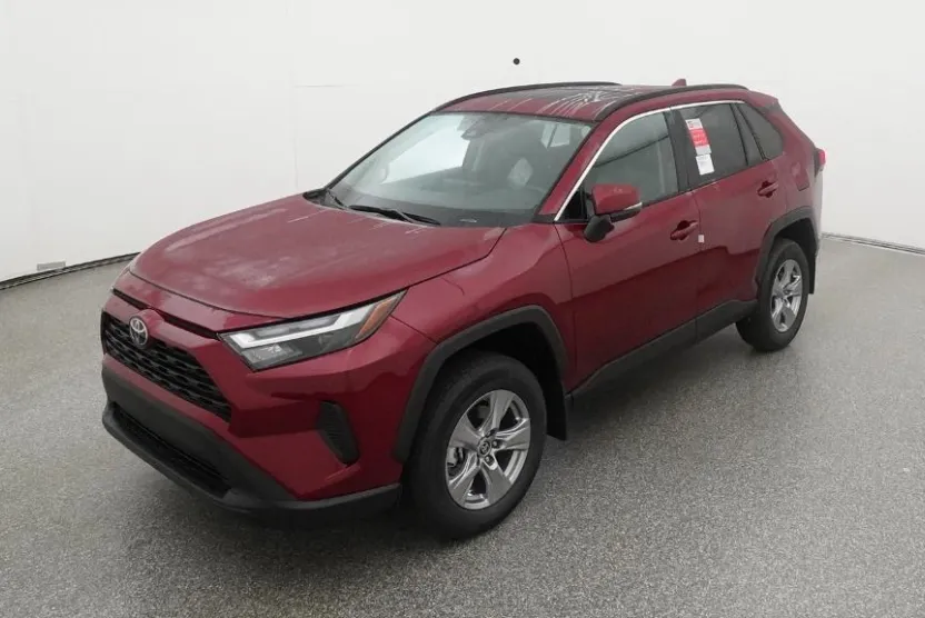 2025 Toyota RAV4 XLE photo 1