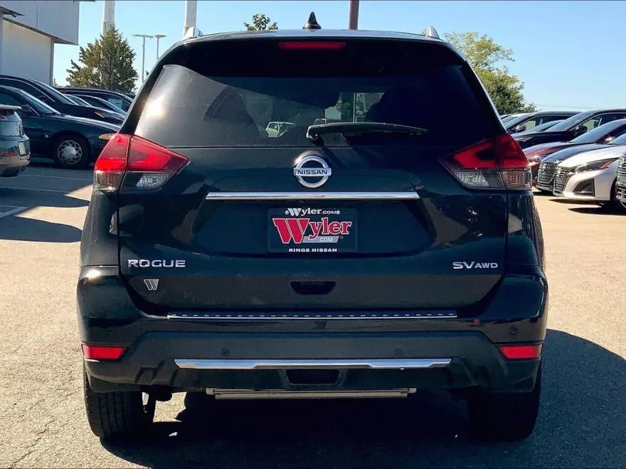 2019 Nissan Rogue SV photo 1