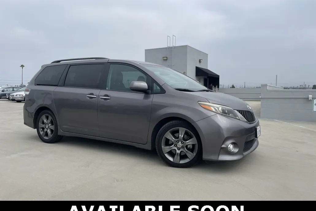 2016 Toyota Sienna L photo 1