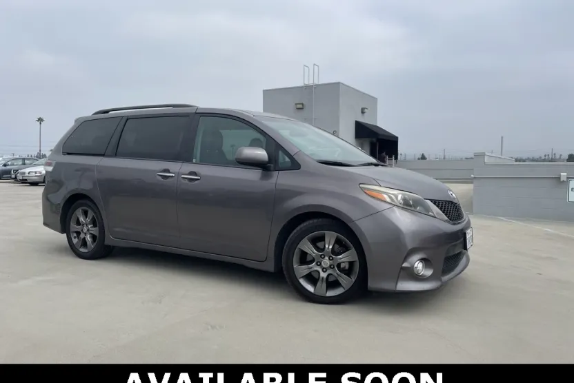 2016 Toyota Sienna L photo 1