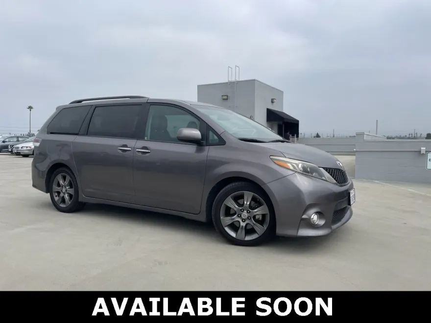 2016 Toyota Sienna L photo 1