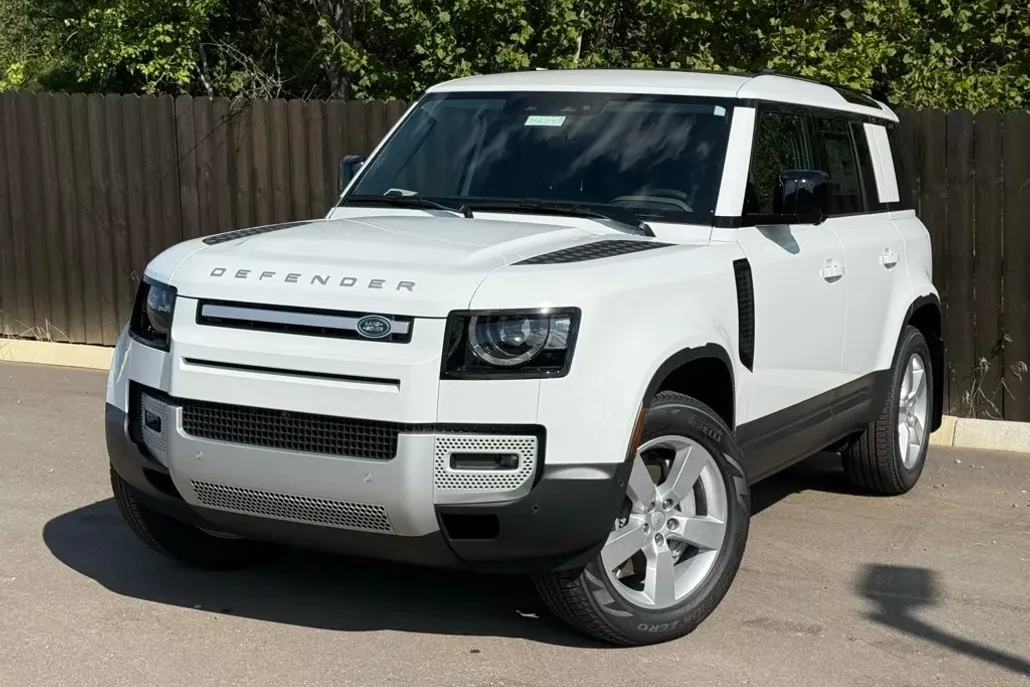 2025 Land Rover Defender 110 S photo 1