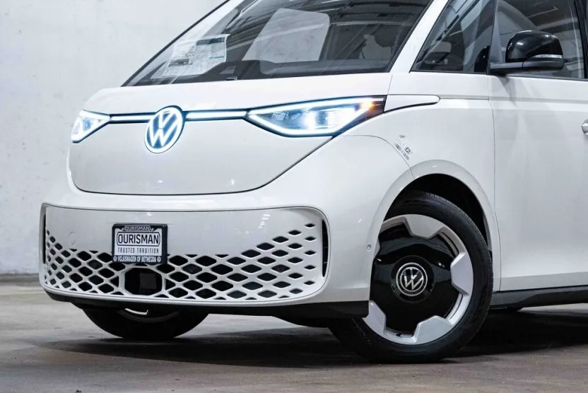 2025 Volkswagen ID. Buzz Pro S photo 1