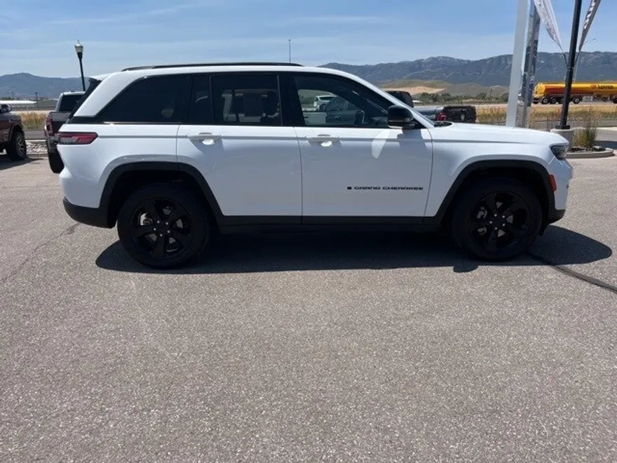 2023 Jeep Grand Cherokee Altitude X photo 1