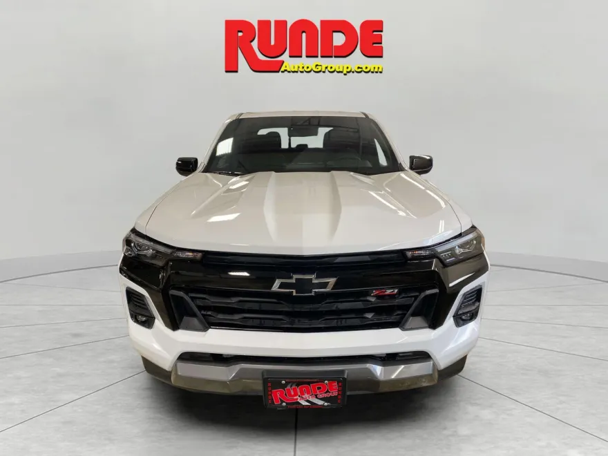2025 Chevrolet Colorado Z71 photo 1