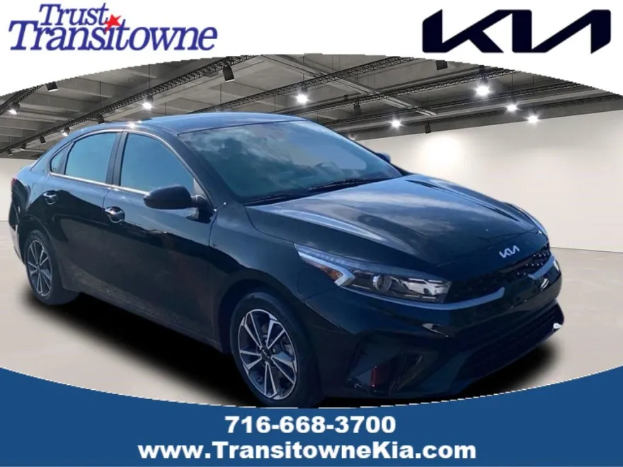2023 Kia Forte LXS photo 1