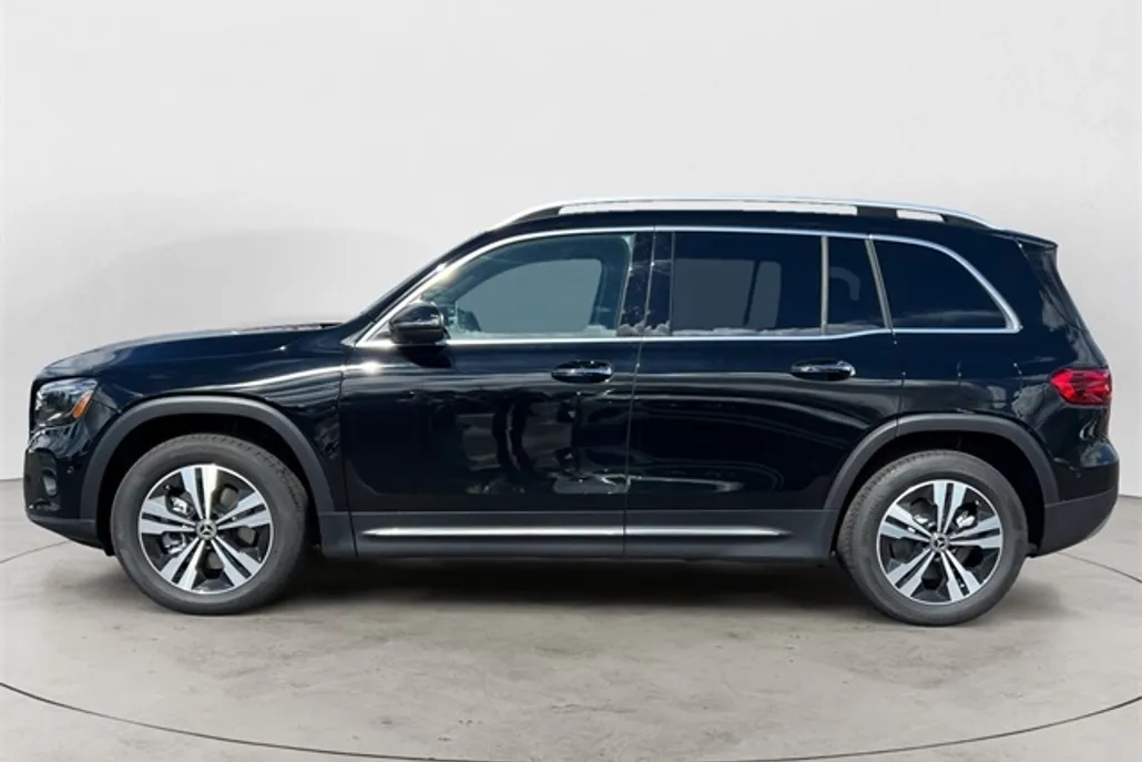2025 Mercedes Benz GLB 250 4MATIC photo 1