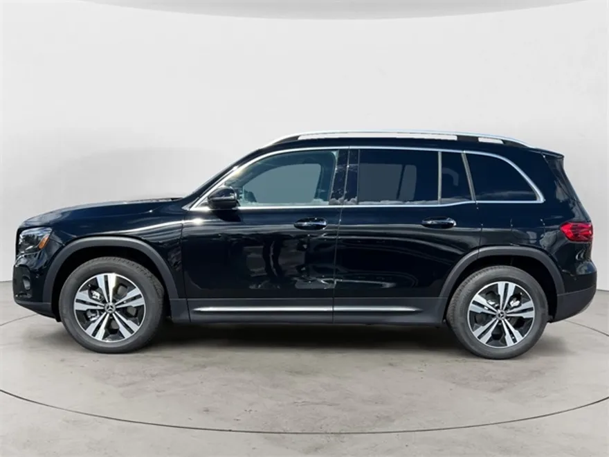 2025 Mercedes Benz GLB 250 4MATIC photo 1