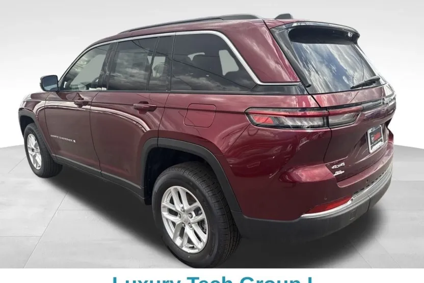 2025 Jeep Grand Cherokee Laredo photo 1