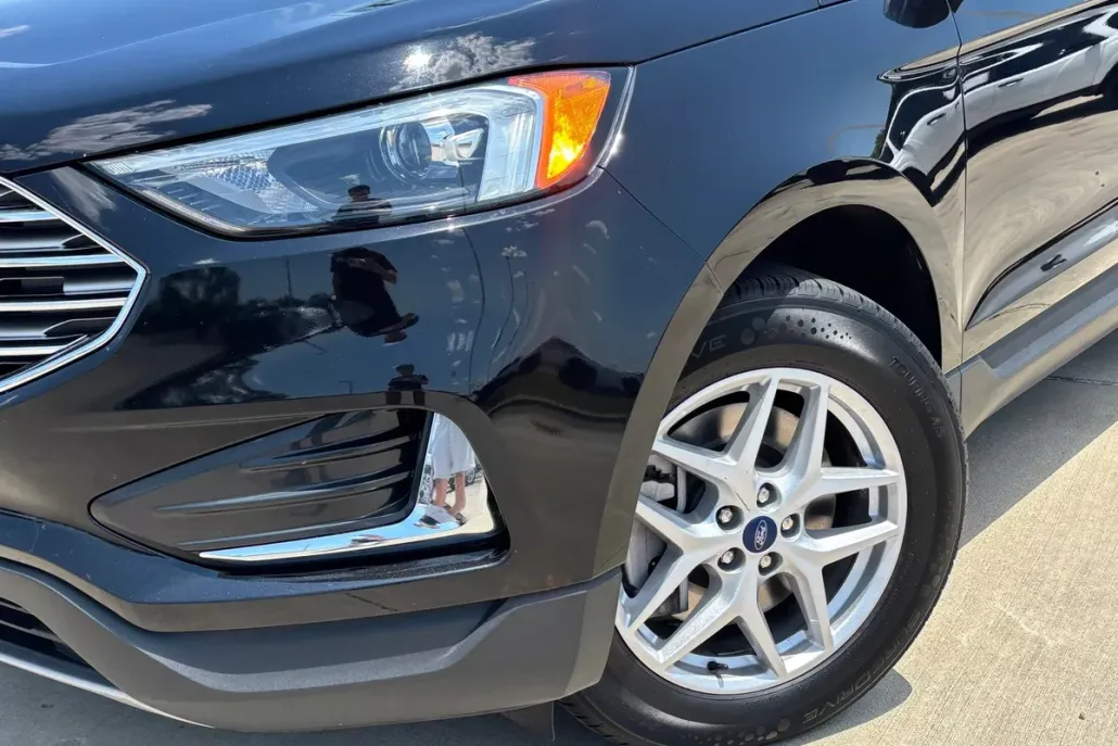 2022 Ford Edge SEL photo 1