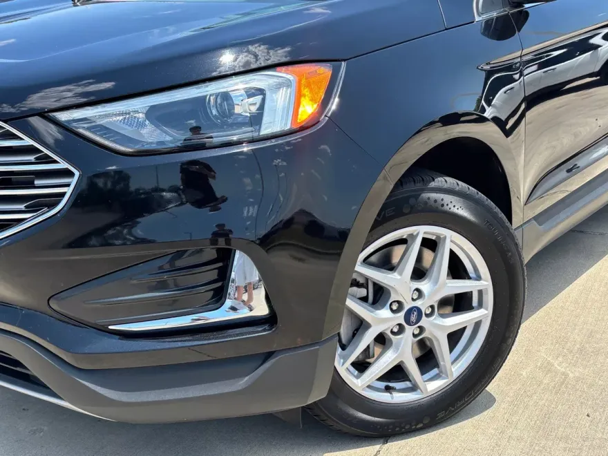 2022 Ford Edge SEL photo 1
