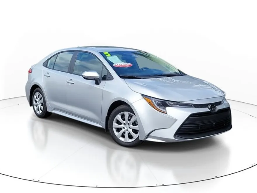 2025 Toyota Corolla LE photo 1