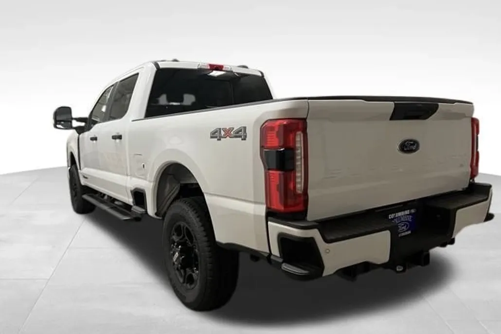2025 Ford F-350 photo 1
