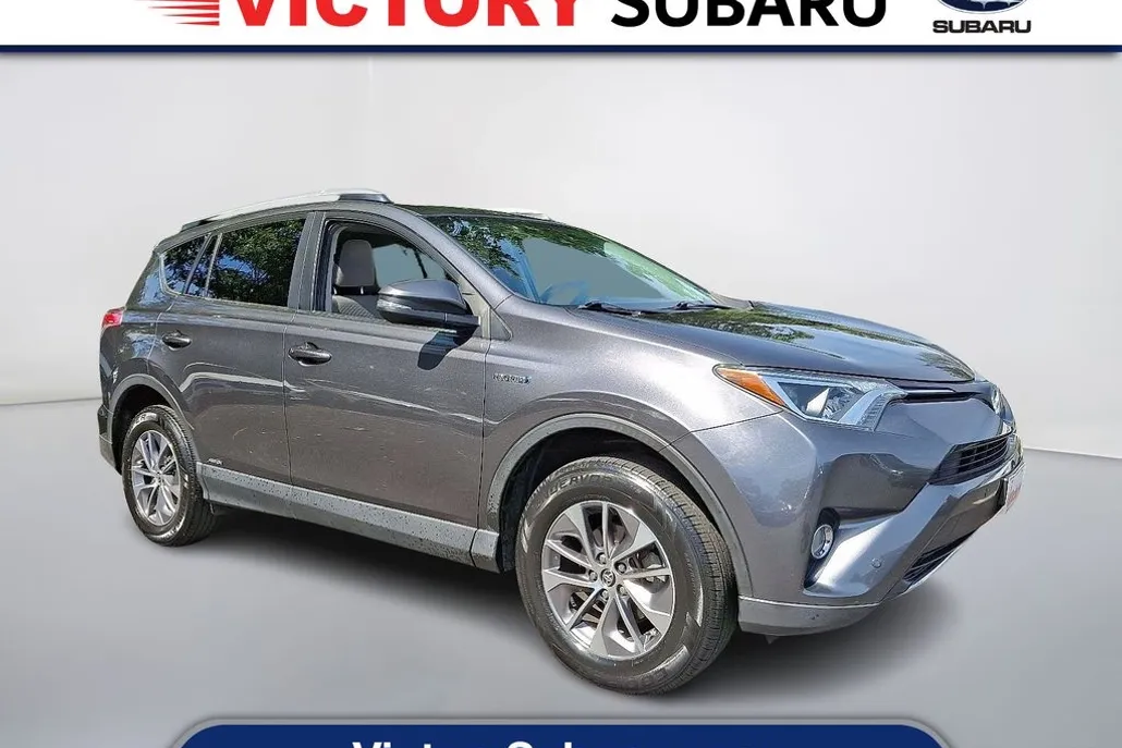 2017 Toyota RAV4 Hybrid XLE photo 1
