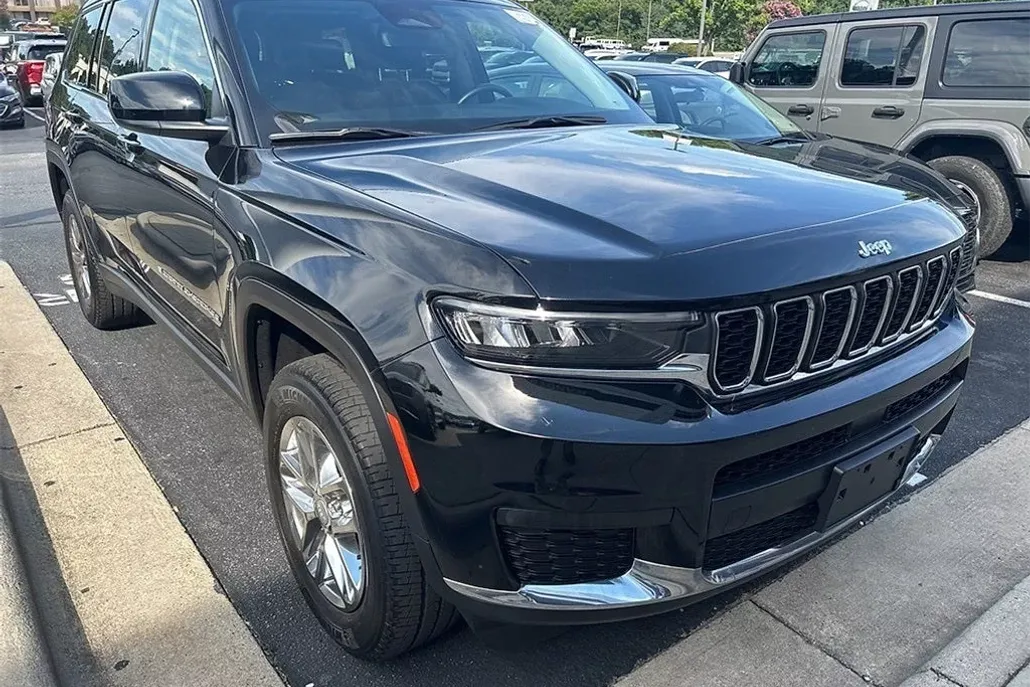 2022 Jeep Grand Cherokee Laredo photo 1