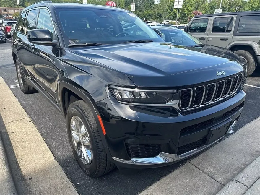 2022 Jeep Grand Cherokee Laredo photo 1
