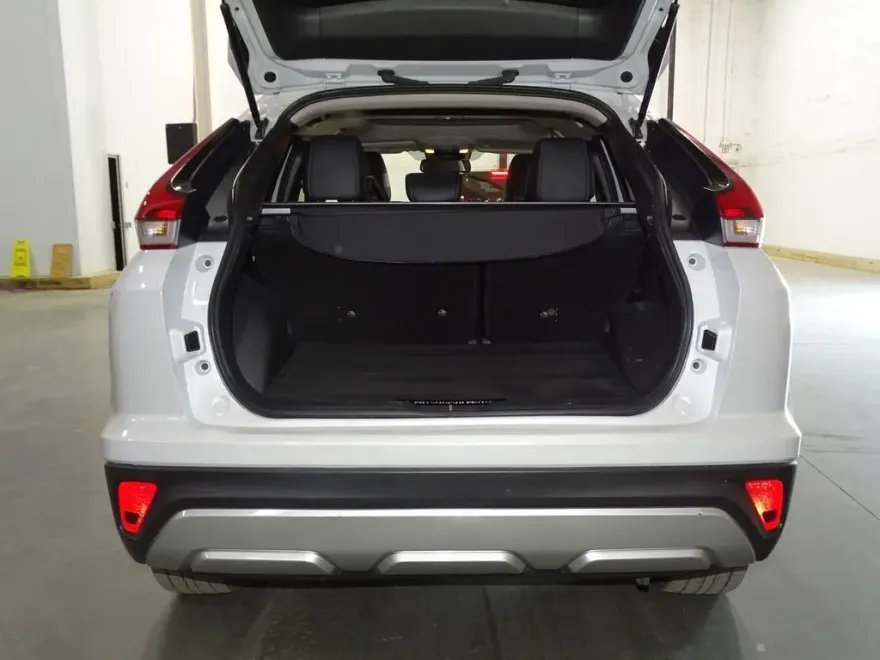 2023 Mitsubishi Eclipse Cross SE photo 8