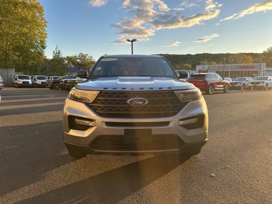 2021 Ford Explorer XLT photo 1
