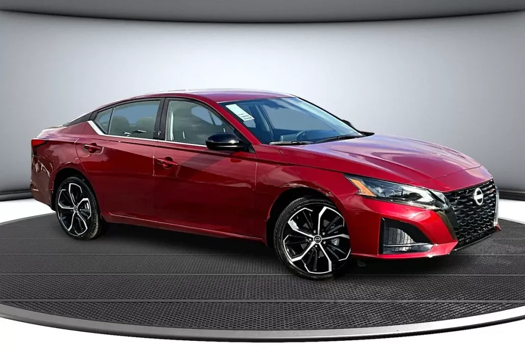 2025 Nissan Altima SR photo 1