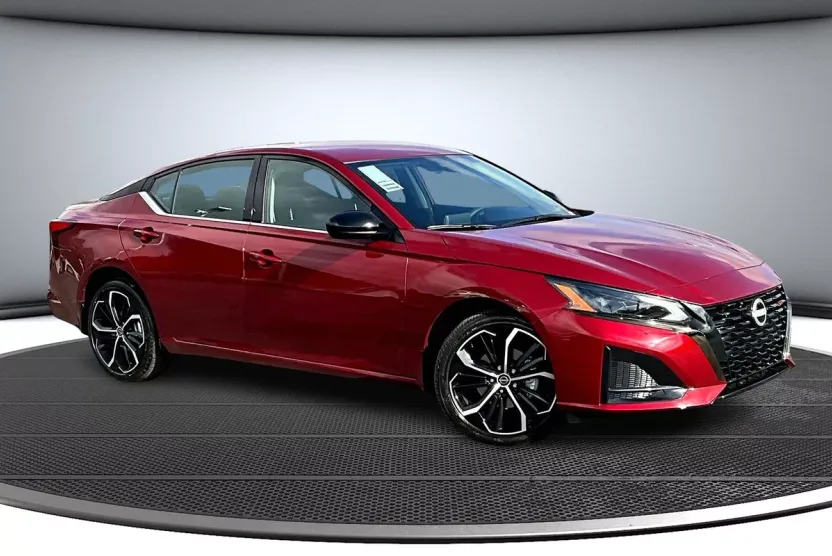 2025 Nissan Altima SR photo 1