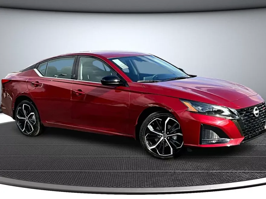 2025 Nissan Altima SR photo 1