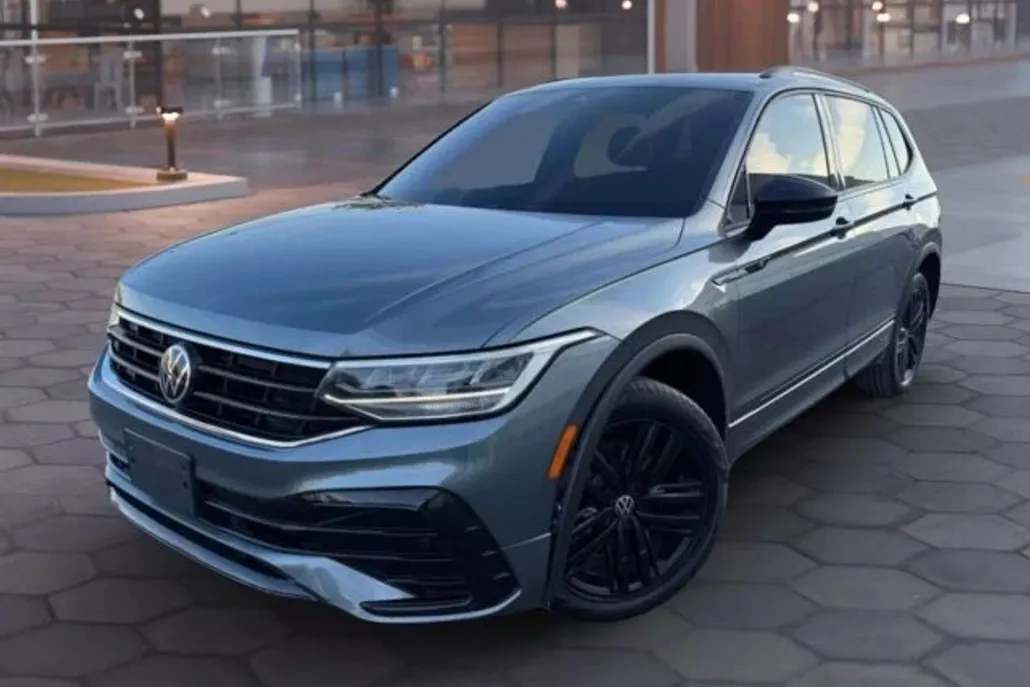 2022 Volkswagen Tiguan SE R-Line Black Sport photo 1