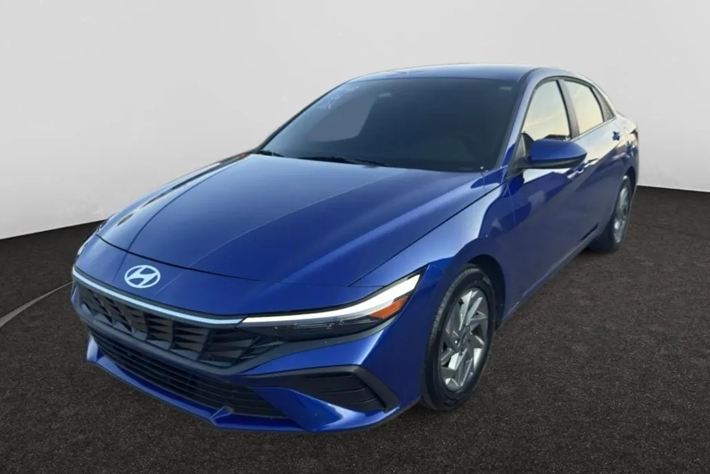 2024 Hyundai Elantra SEL photo 1
