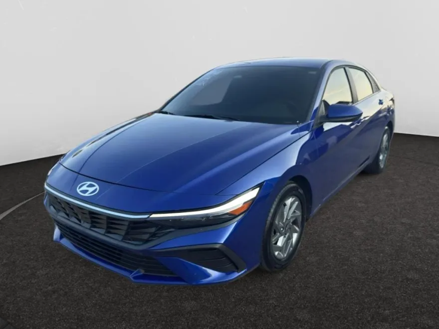 2024 Hyundai Elantra SEL photo 1