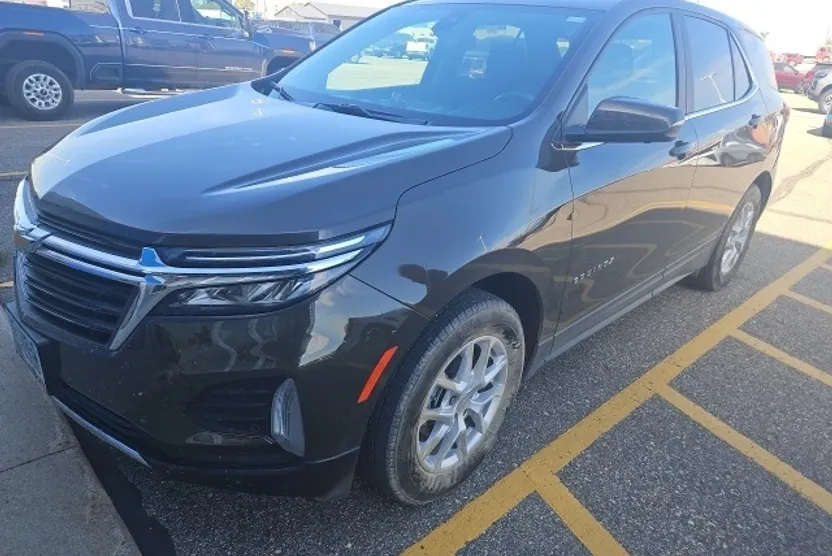 2023 Chevrolet Equinox LT photo 1