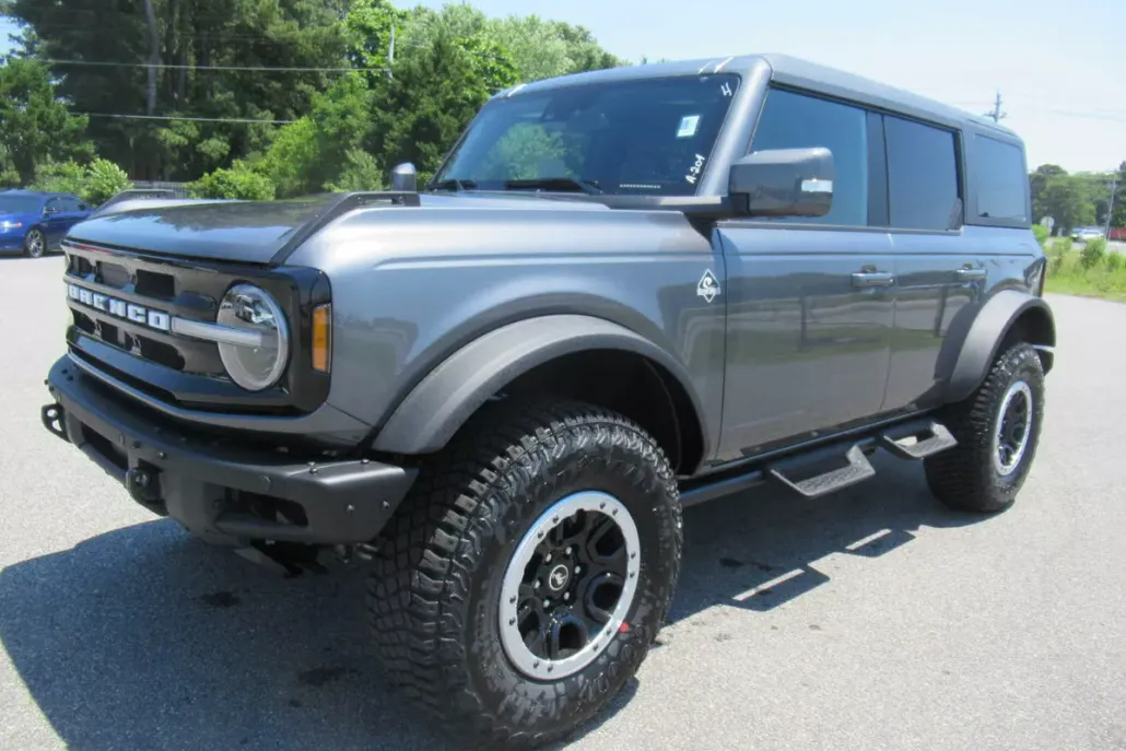 2024 Ford Bronco Outer Banks photo 1