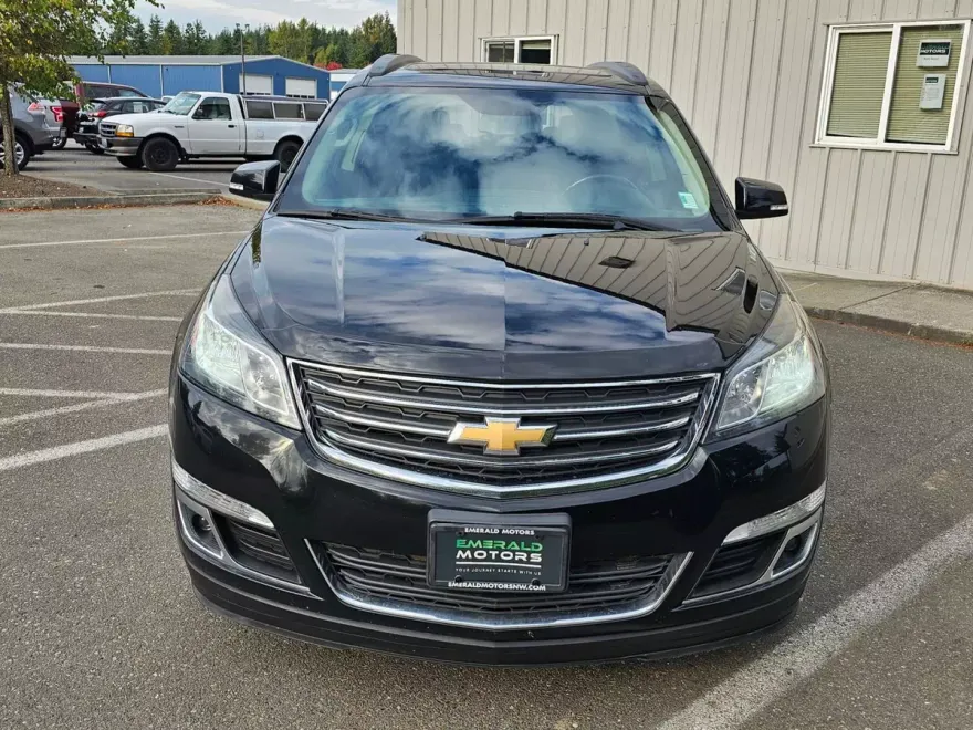 2017 Chevrolet Traverse 1LT photo 1