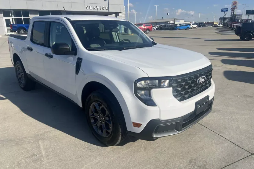2025 Ford Maverick XLT photo 1