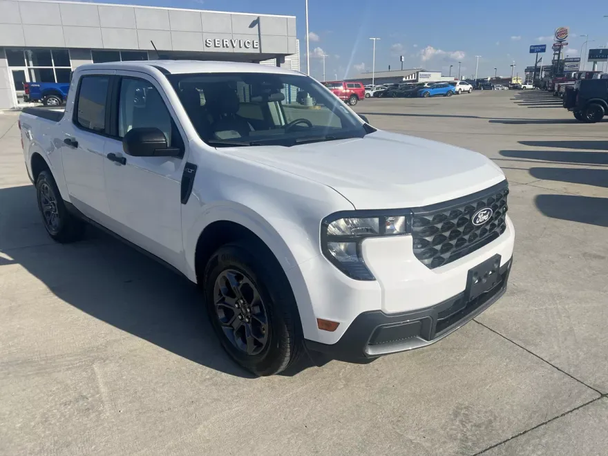 2025 Ford Maverick XLT photo 1