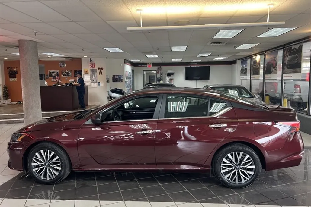 2025 Nissan Altima 2.5 SV photo 1