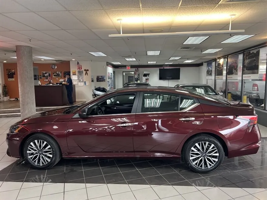 2025 Nissan Altima 2.5 SV photo 1