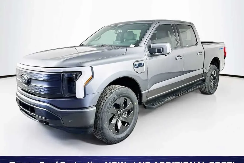 2025 Ford F-150 Lightning Lariat photo 1