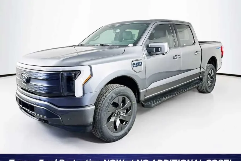 2025 Ford F-150 Lightning Lariat photo 1